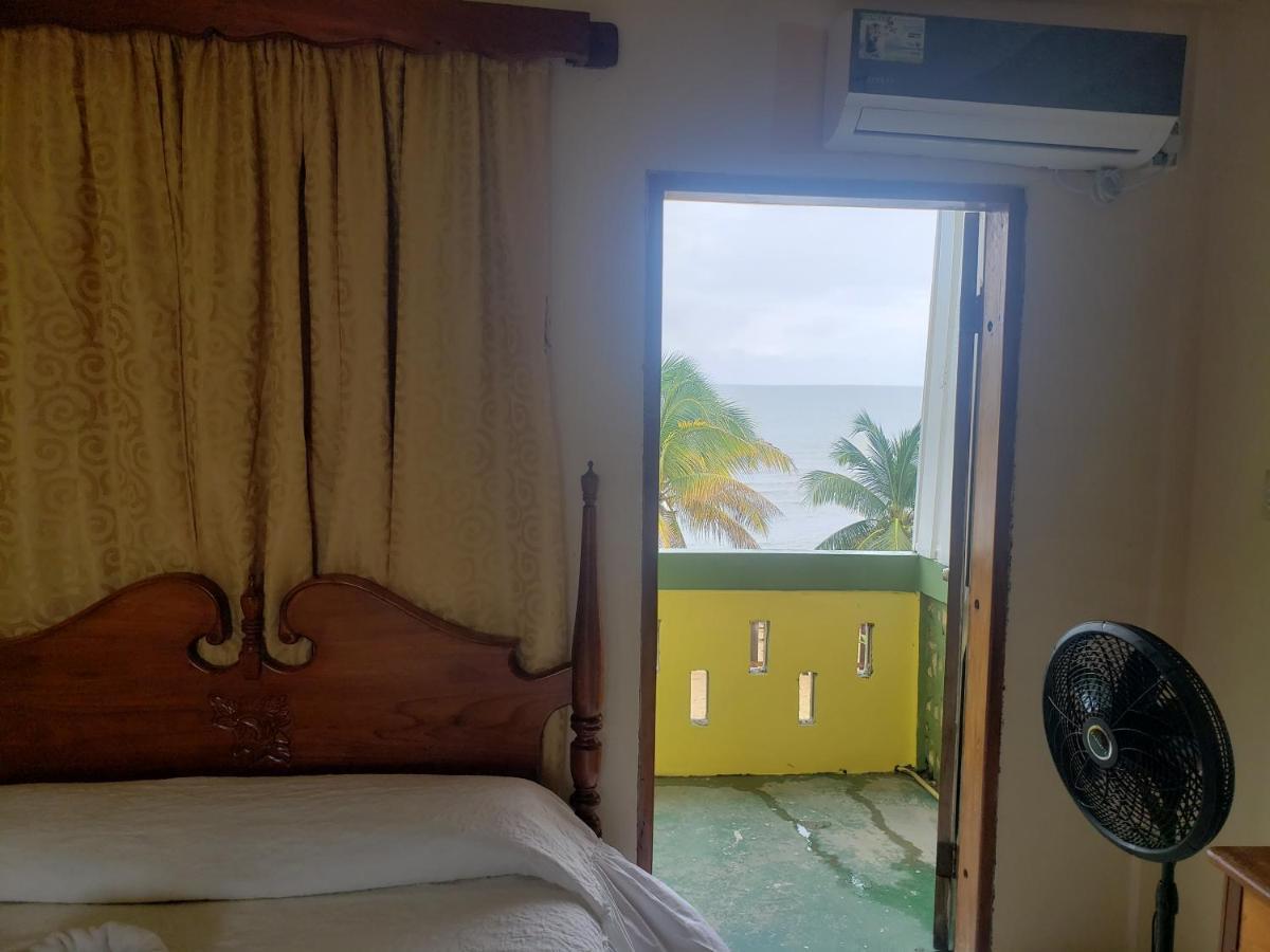 Pal'S On The Beach - Dangriga, Belize Dış mekan fotoğraf